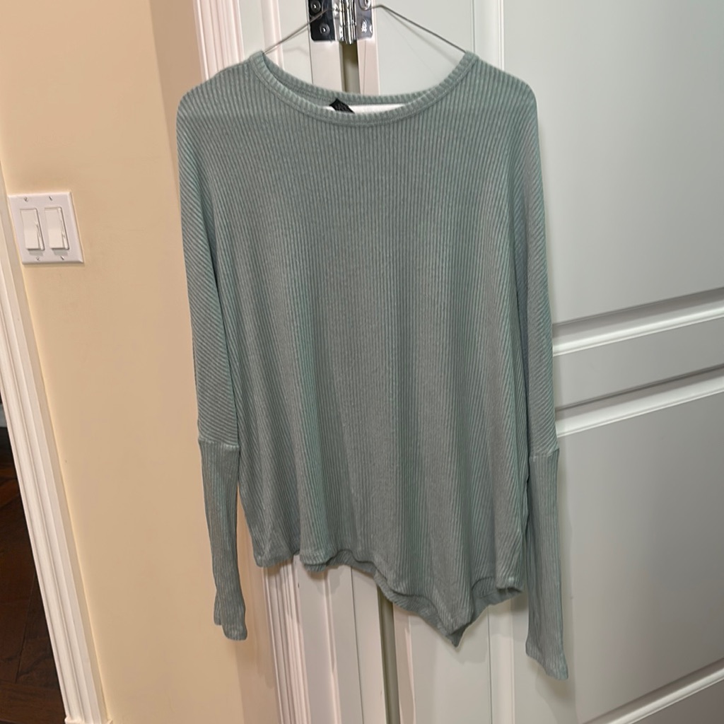Sen Woman’s Asymmetrical Green Ribbed Top Size 3